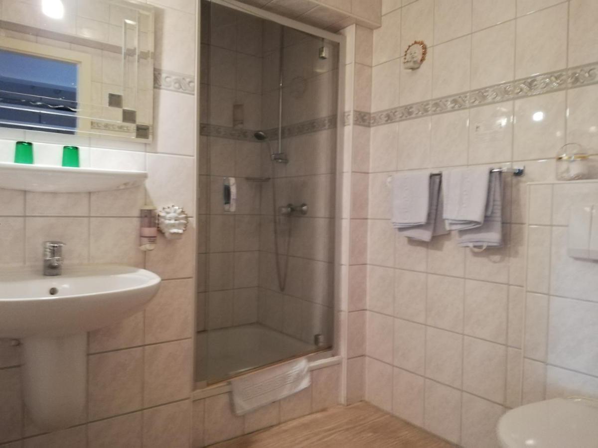 Hotel Dorfschaenke Бюдельсдорф Экстерьер фото